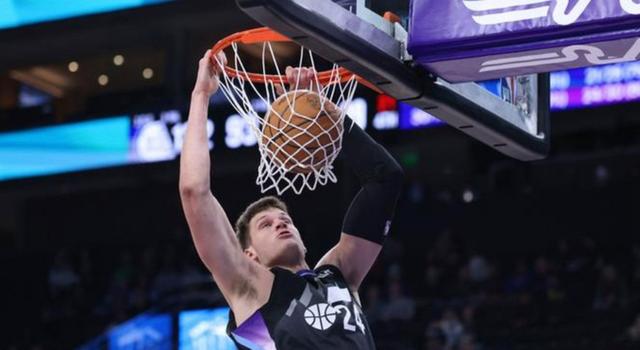 犹他爵士发布备战花絮,转会期伤情更新,全明星赛任务艰巨,年轻球员得到机会的简单介绍 犹他爵士发布备战花絮,转会期伤情更新,全明星赛任务艰巨,年轻球员得到机会的简单介绍