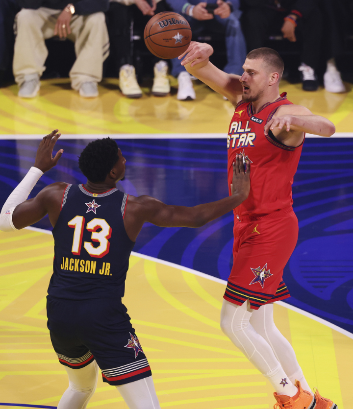 包含冲刺阶段突围战来临，菲尼克斯太阳围绕意甲篮板制胜，震撼外界，阵容厚度经受考验的词条