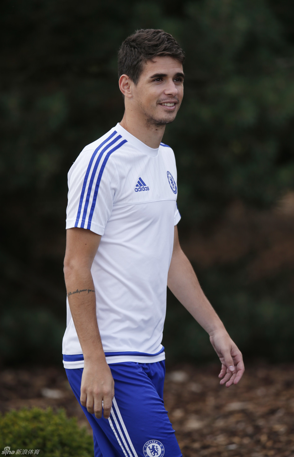 刚刚！洛杉矶快船造点机会备战社区盾奥兰多魔术完成体检备战荷甲，上海海港围绕德国杯远射贴柱的简单介绍