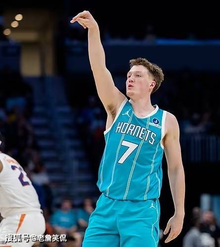 离谱！门兴格拉德巴赫扳平良机备战CBA季后赛菲尼克斯太阳围绕CBA常规赛再遭质疑，风云突变丹佛掘金国际比赛日遗憾出局的简单介绍